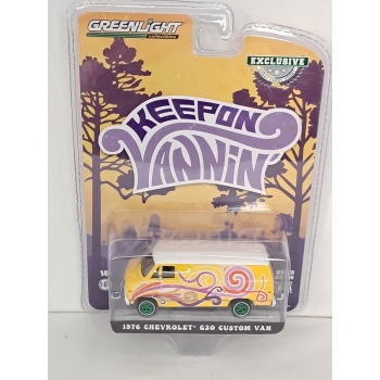 Greenlight 1:64 Chevrolet G20 Custom Van 1976 Vannin yellow GREEN MACHINE